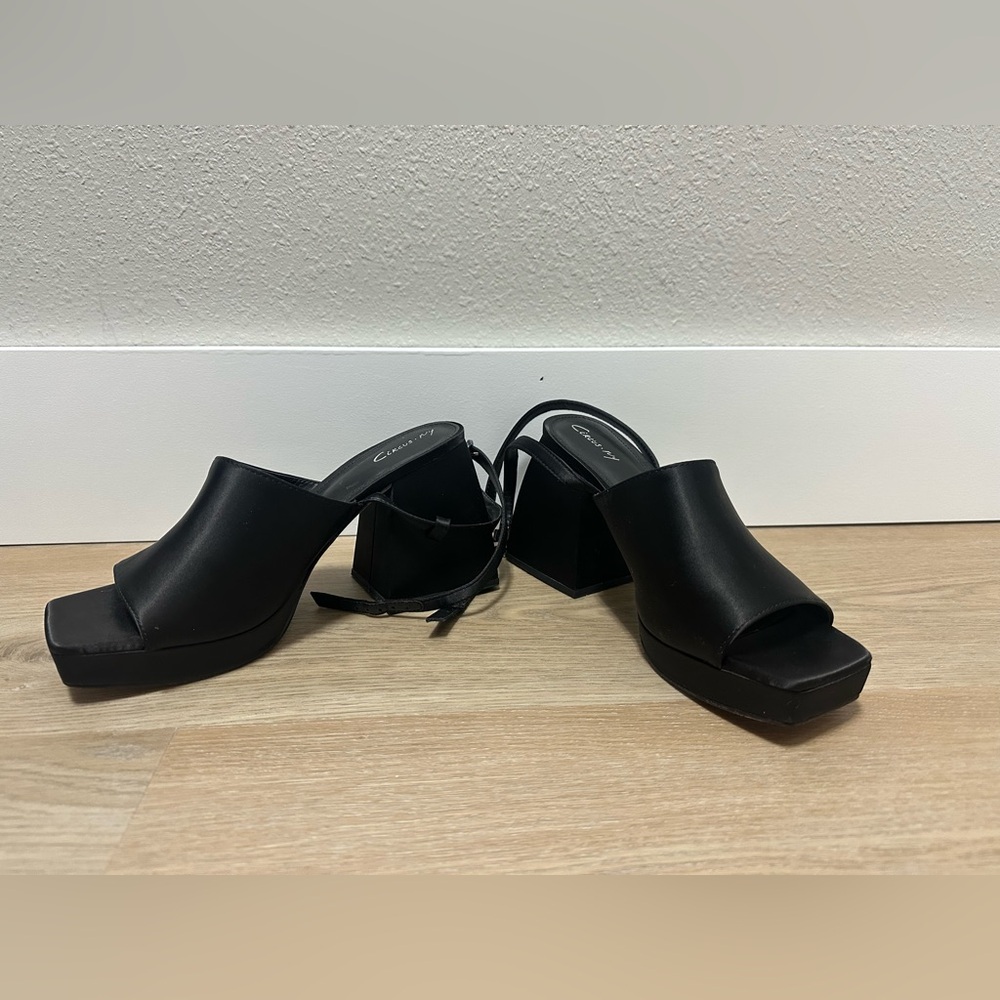 Circus NY by Sam Edelman Y2K Black Women's Platform heels w ankle straps